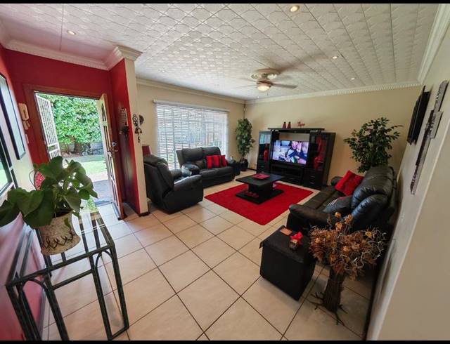 3 BEDROOM HOUSE FOR SALE IN VANDERBIJLPARK SE 6